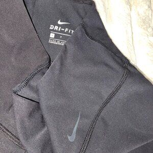 Nike dri fit size small capri